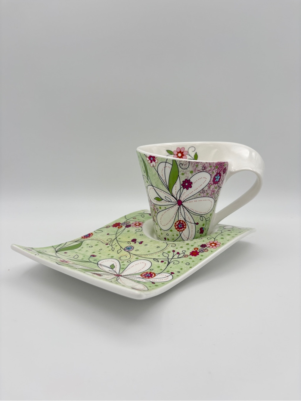 ✨Host Pick✨ TEAOPIA Tea Cup and Wave Plate Set Green and Purple Doodle Flower